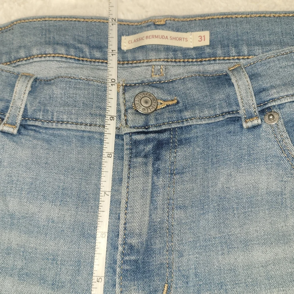 Levis levi jean